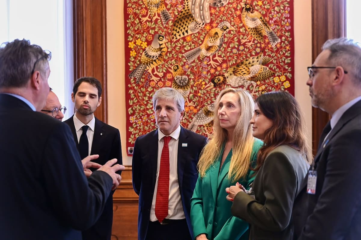 Karina Milei y Luis Caputo con inversores en Francia argentina week