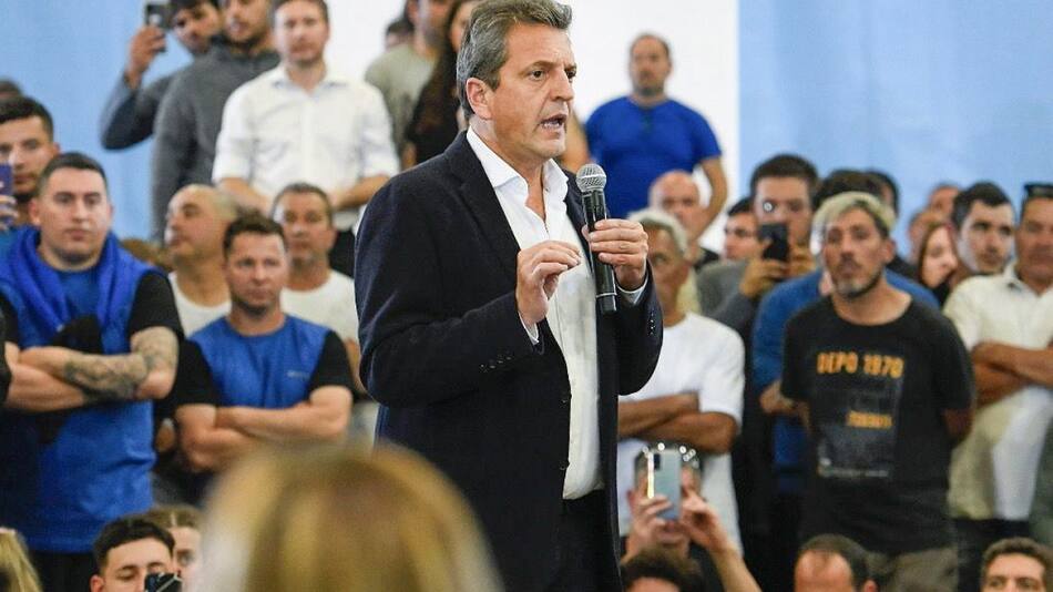 El candidato presidencial de Unión por la Patria, Sergio Massa, cierra su campaña en una fábrica en Pilar. Foto NA