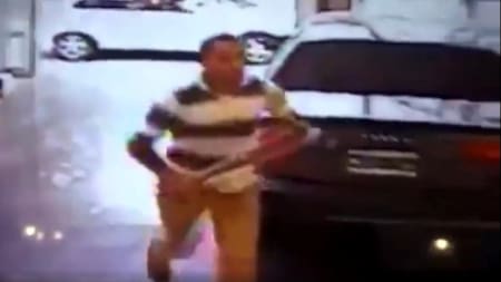 Hombre entró a romper un Audi a concesionaria