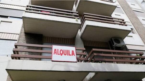 Mercado inmobiliario: cayeron los precios de los alquileres y los contratos se vuelven a pactar en pesos