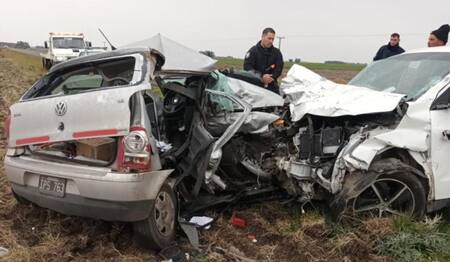 Los dos autos sufrieron serios daños. Foto: NoticiasDeNecochea.