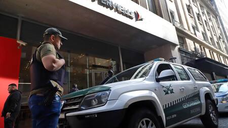 Allanamientos de Aduana en bancos del centro porteño. Foto: NA.