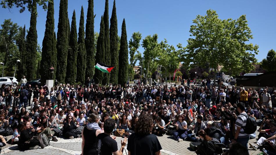 Acampe propalestino en Universidad Complutense de Madrid. Foto: REUTERS.