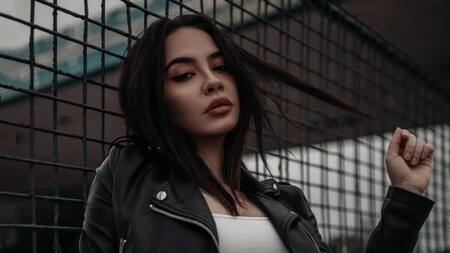 La campera de cuero no va más. Foto Unsplash