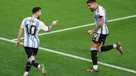 Lionel Messi y Nicolás Otamendi. Foto: NA