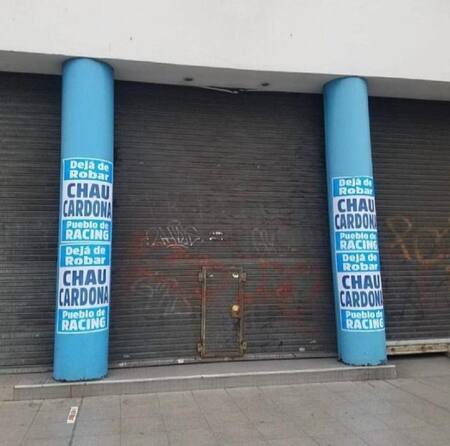 Racing Club, afiches contra Edwin Cardona, Twitter @maurogundo