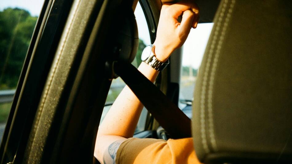 Cinturón de seguridad; auto; vehículo. Foto: Unsplash.