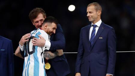 Alejandro Domínguez y Lionel Messi. Foto: REUTERS.