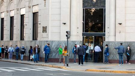 Sin bancos por seis días. Foto NA.