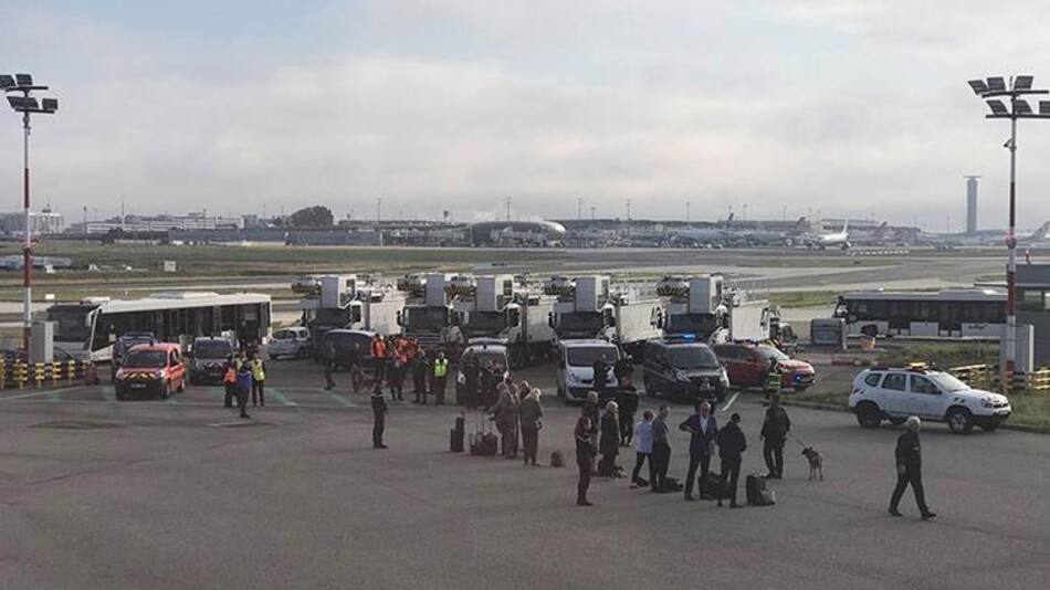 Evacúan aeropuerto Charles de Gaulle (Reuters)