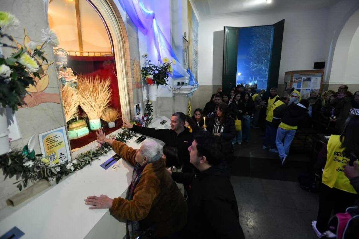 Miles de fieles agradecen a San Cayetano en Liniers.