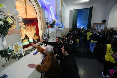 Miles de fieles agradecen a San Cayetano en Liniers.