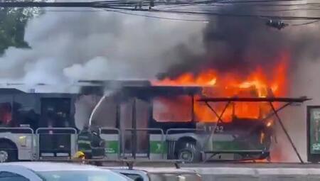 Una avioneta impactó contra un colectivo en Brasil. Foto: captura