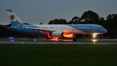 El avión presidencial ARG01 en el Aeroparque Jorge Newbery. Foto: NA.