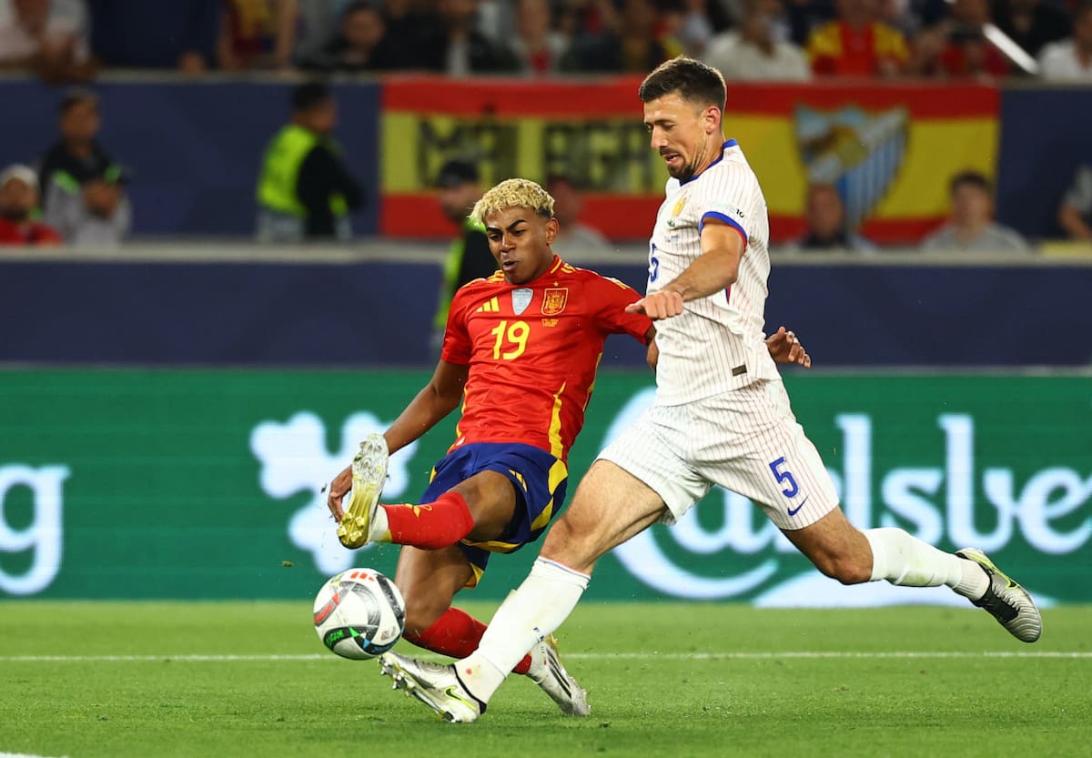 Lamine Yamal metió dos goles en la victoria de España. Foto: Reuters/Kai Pfaffenbach