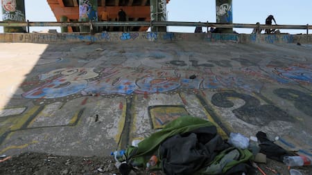 Limpian el río. Foto: EFE.