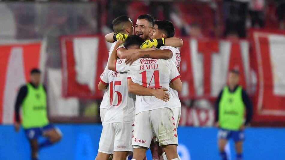 Huracán venció a Vélez Sarsfield en un duelo clave por el descenso. Foto: Télam.