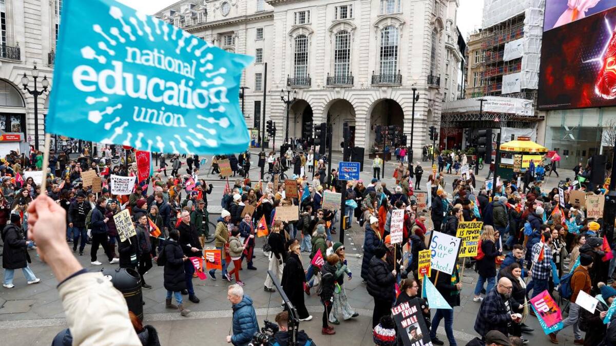 Manifestación por la educación en Inglaterra. Foto: Reuters.