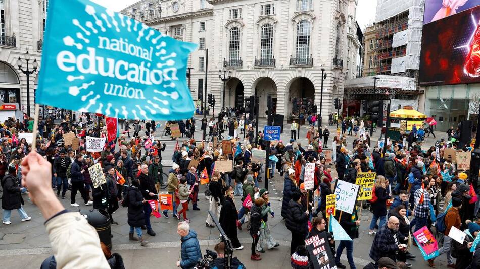 Manifestación por la educación en Inglaterra. Foto: Reuters.
