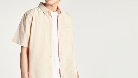 La camisa de lino no va más.