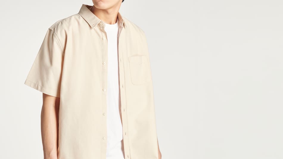 La camisa de lino no va más.