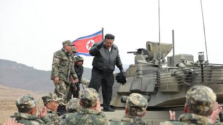 Ejercicios militares de Corea del Norte supervisados por Kim Jong Un. Foto: EFE.