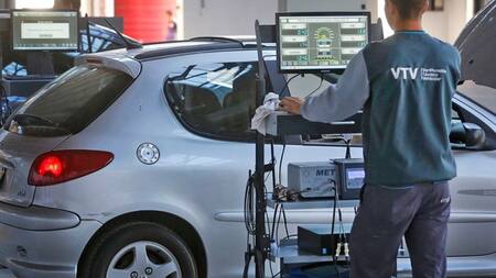 El trámite de la VTV. Foto: NA.