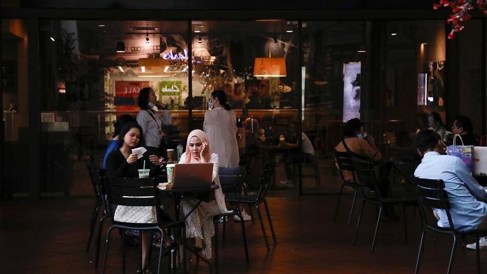 Starbucks, Reuters