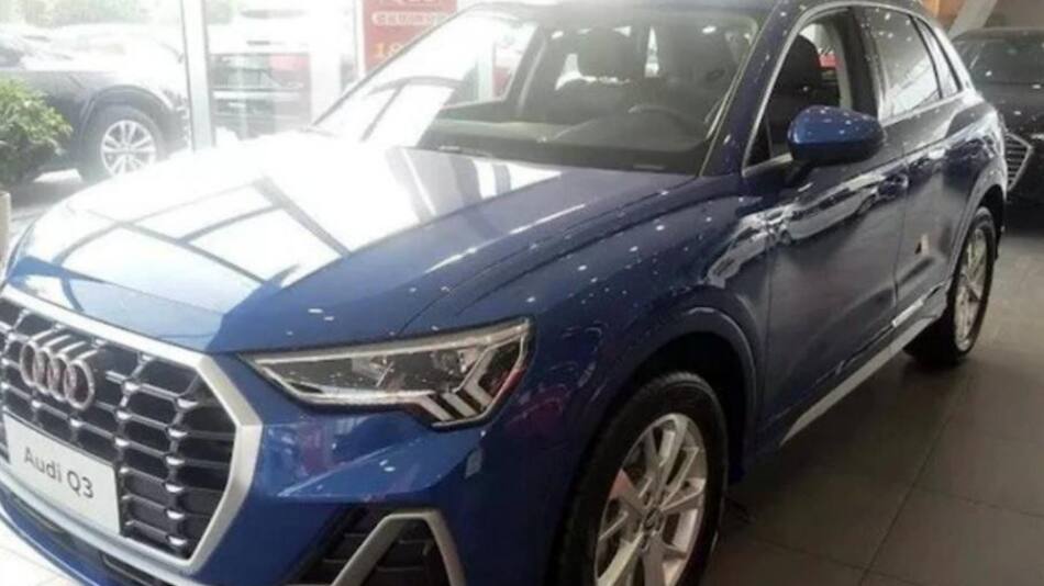 Autos rayados por una niña en China