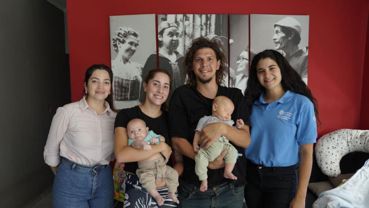 Reconocimiento de gemelos no identificados por sus padres. Foto: Telam.