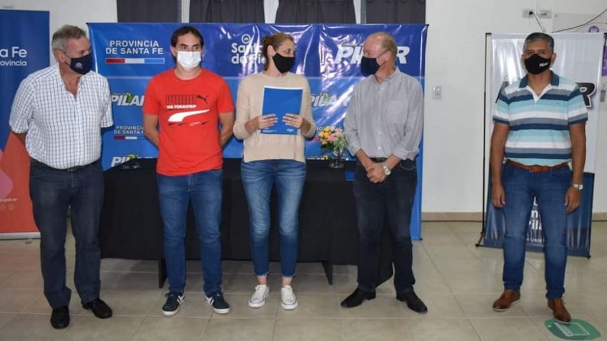 Familias de Santa Fe recibieron escritura de sus casas por la Ley Pierri