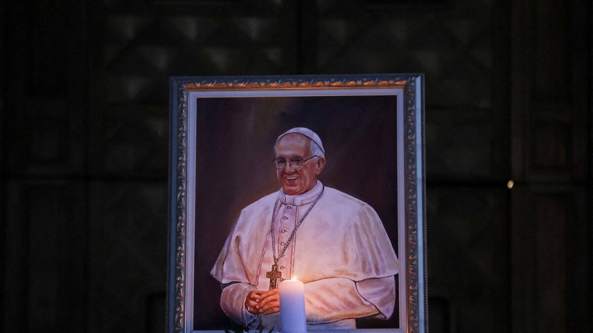 Homenaje al papa Francisco. Foto: Reuters/Valdrin Xhemaj