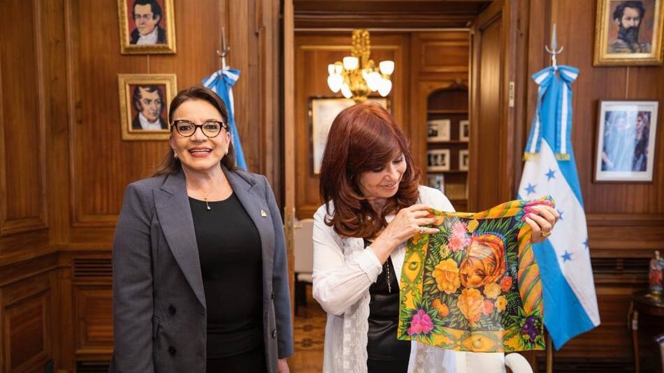 Cristina Kirchner recibió a la presidenta de Honduras en el Senado