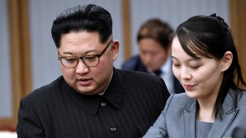 Kim Jong-Un y su hermana, Kim Yo-Jong. Foto: Reuters.