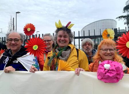 Partidarias de la asociación Senior Women for Climate Protection. Foto: Reuters
