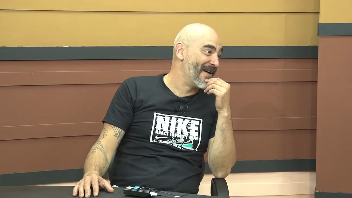 Pablo Víctor Balario tenía 49 años y sufrió un infarto en plena transmisión.