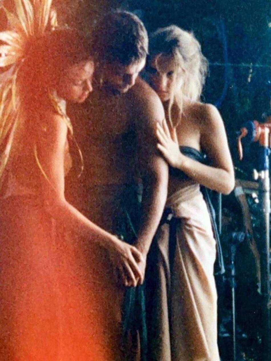 Mariana Fabbiani junto a Luis Miguel en la grabación del videoclip