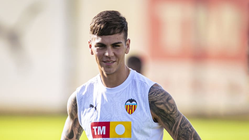 Enzo Barrenechea. Foto: X  @valenciacf