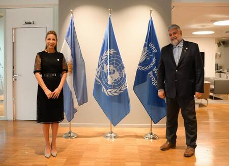 Fabiola Yáñez con el El Director Ejecutivo Adjunto, Amir Abdulla,