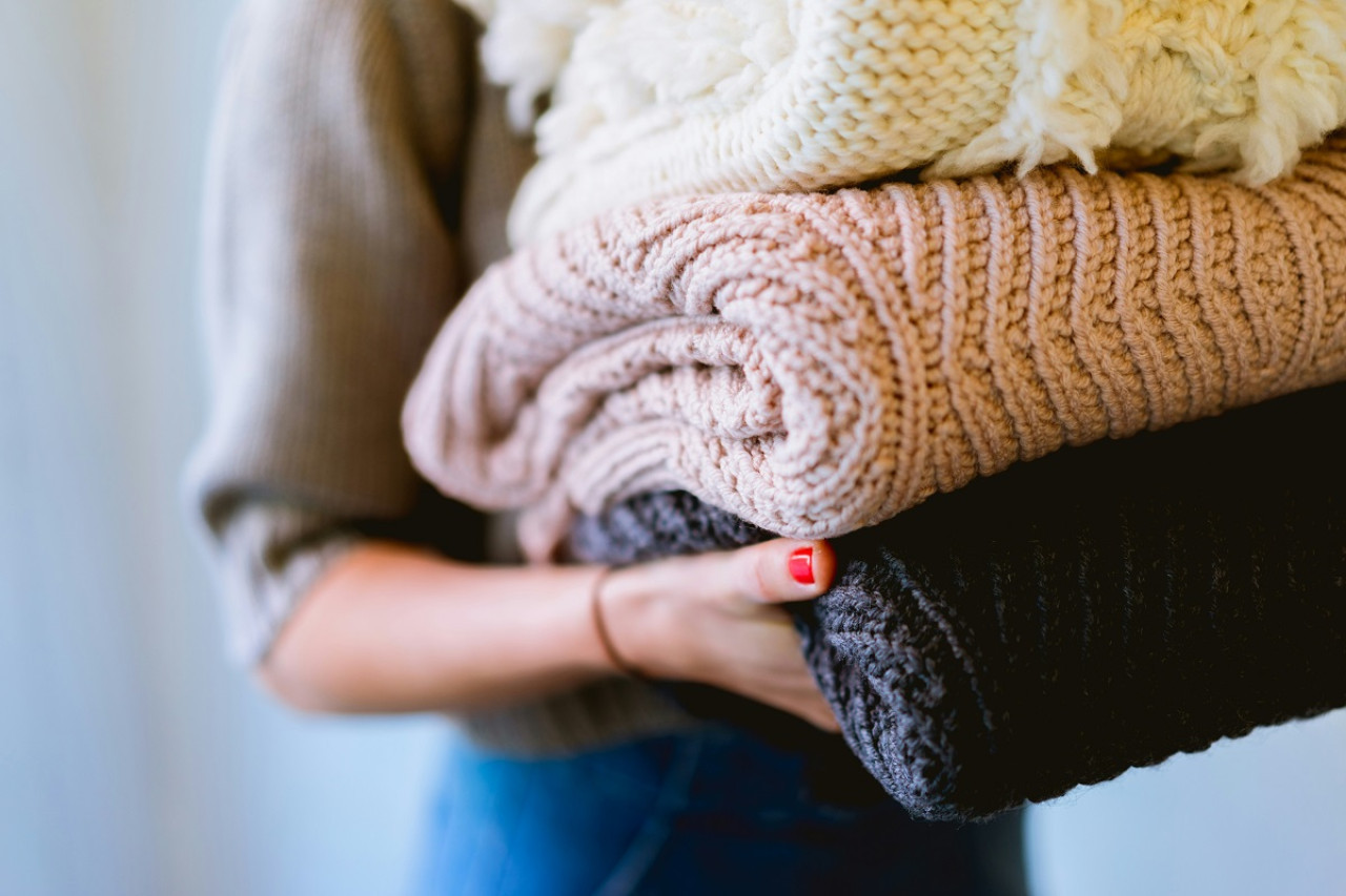 Cómo quitarle las pelotitas a un sweater de n¿lana. Foto: Pexels.