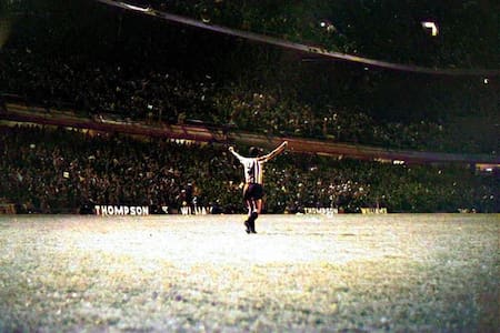 Gol de Marcos Conigliaro para Estudiantes ante Manchester United por la Copa Intercontinental.