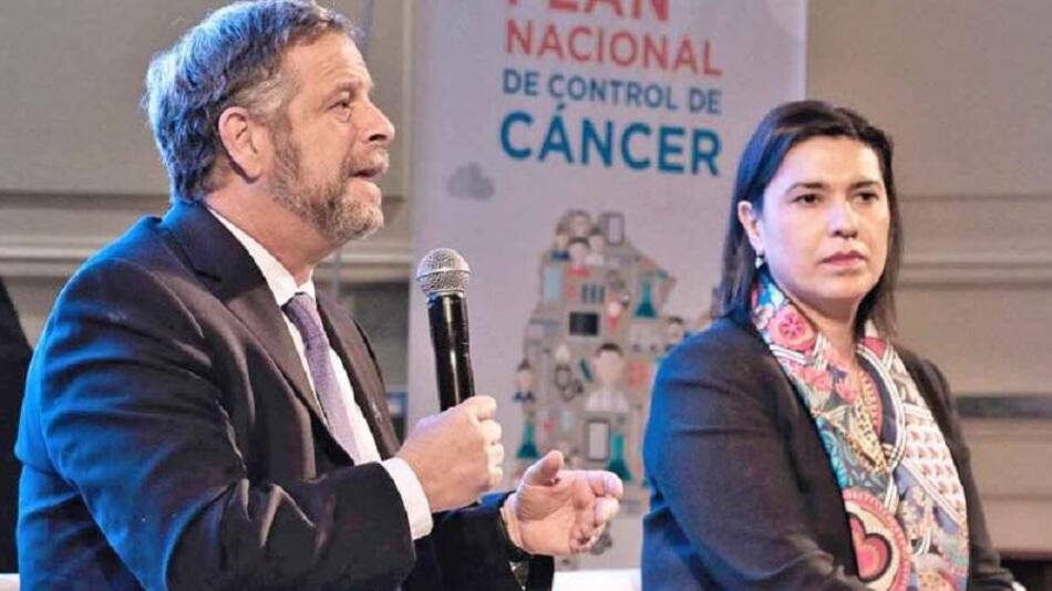 El secretario de Salud, Adolfo Rubinstein y la presidenta del INC, Julia Ismael.