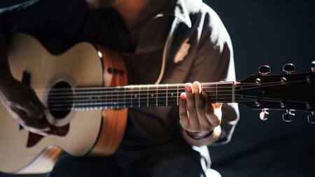 Música, guitarra, instrumentos. Foto: Unsplash.