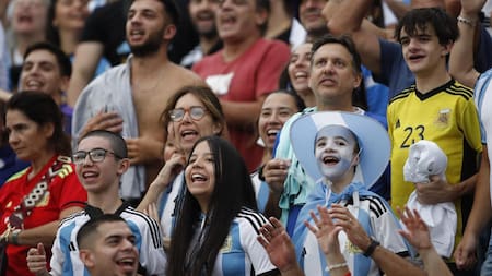 Selección Argentina, hinchas en el Monumental. Foto: REUTERS