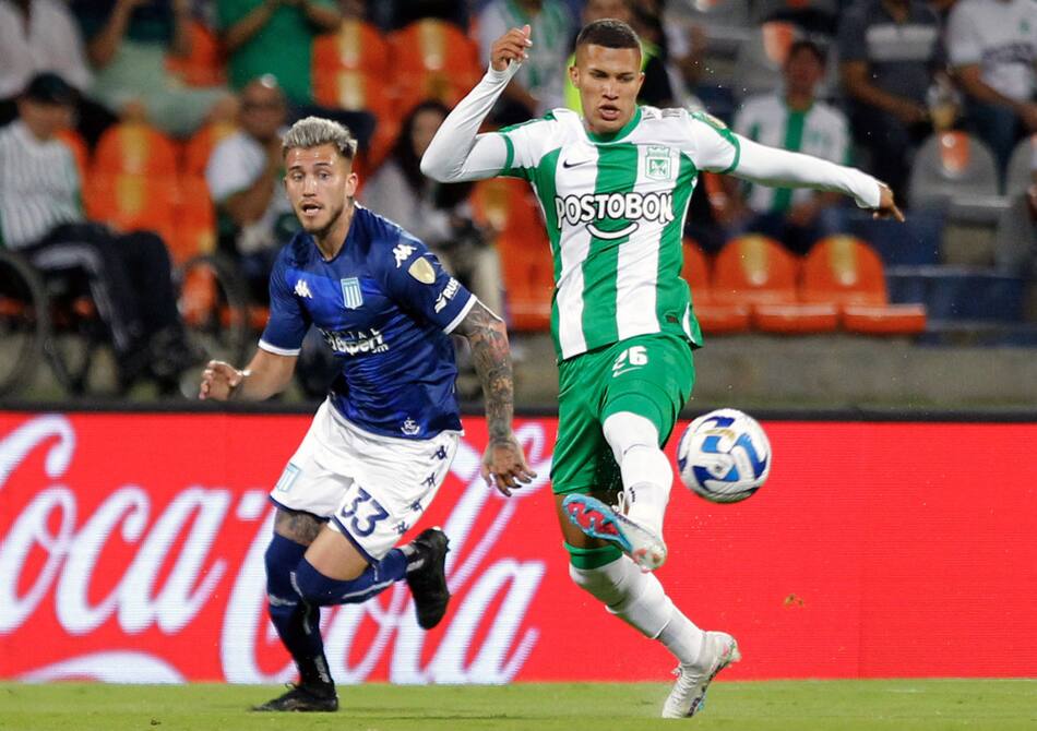 Mal inicio de octavos de final para Racing. Foto: Télam.