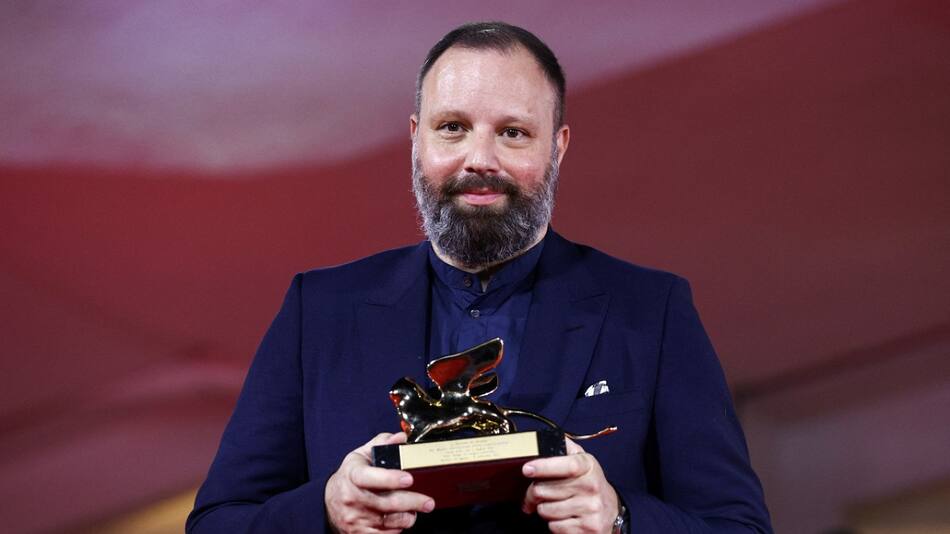 Yorgos Lanthimos en el Festival de Venecia 2023. Foto: Reuters.