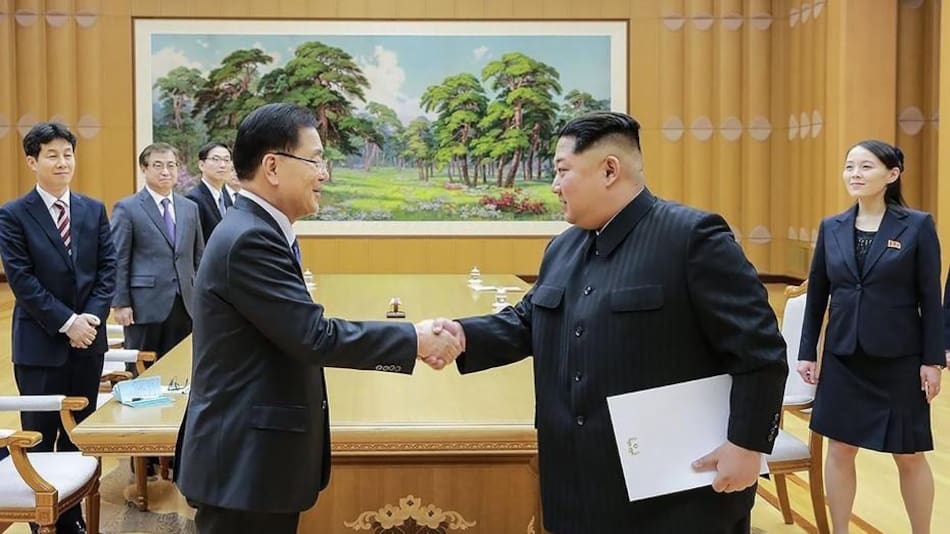 El líder norcoreano, Kim Jong-un y el surcoreana, Chung Eui-yong (Reuters)