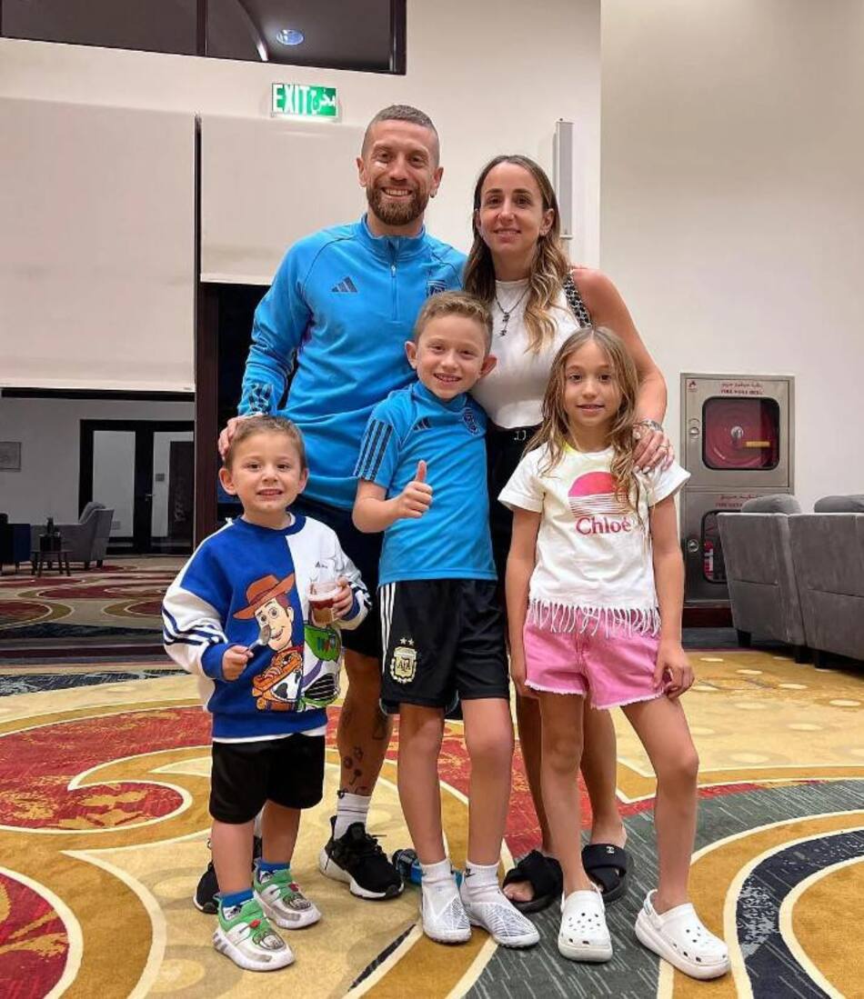 Papu Gómez y su familia. Foto: Instagram.