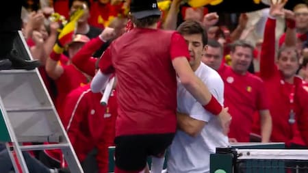 El momento del golpe que recibe Cristian Garín por parte de Zizou Bergs. Foto: Instagram/@garincris.