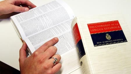 Fundada en 1713 en Madrid, la RAE tiene la misión de preservar la unidad del idioma español